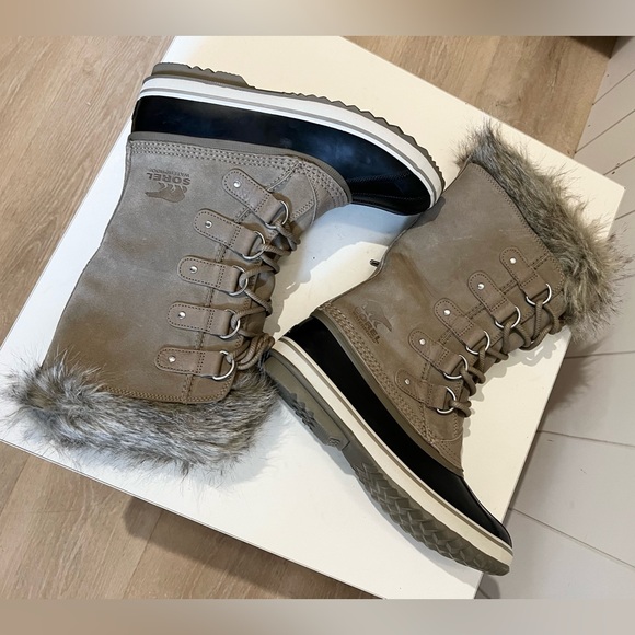 Sorel NWT Joan of Arctic Suede lace up  Fur trimmed boots size 9.5 taupe - Picture 8 of 10